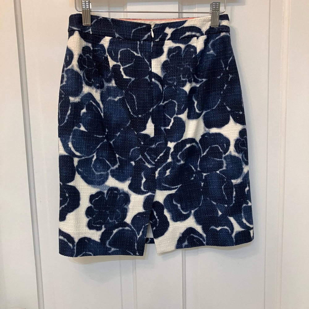 J. Crew Canterbury Bells Navy Floral Pencil Skirt size 0 - Picture 3 of 9